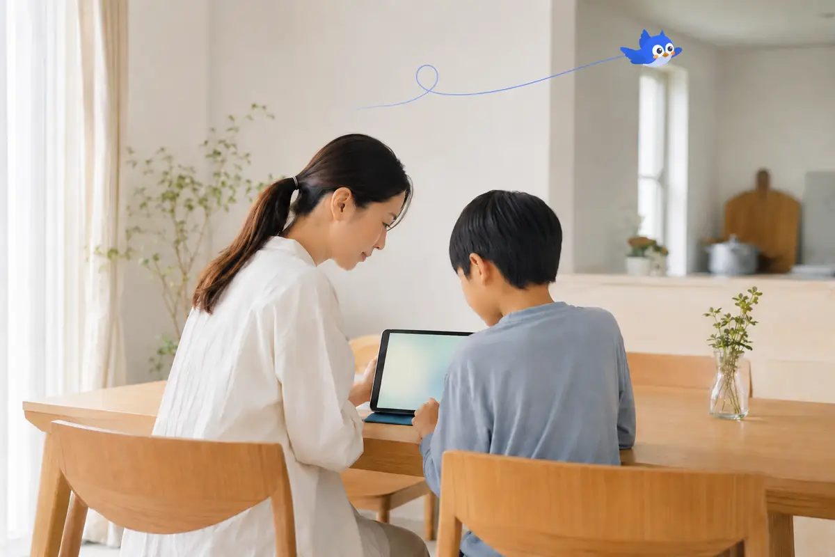 明るい部屋で親子がタブレットを使って学ぶイメージ